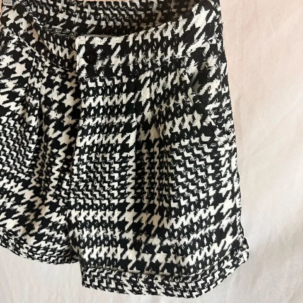 Textured Houndstooth Shorts - Picture 3 of 6